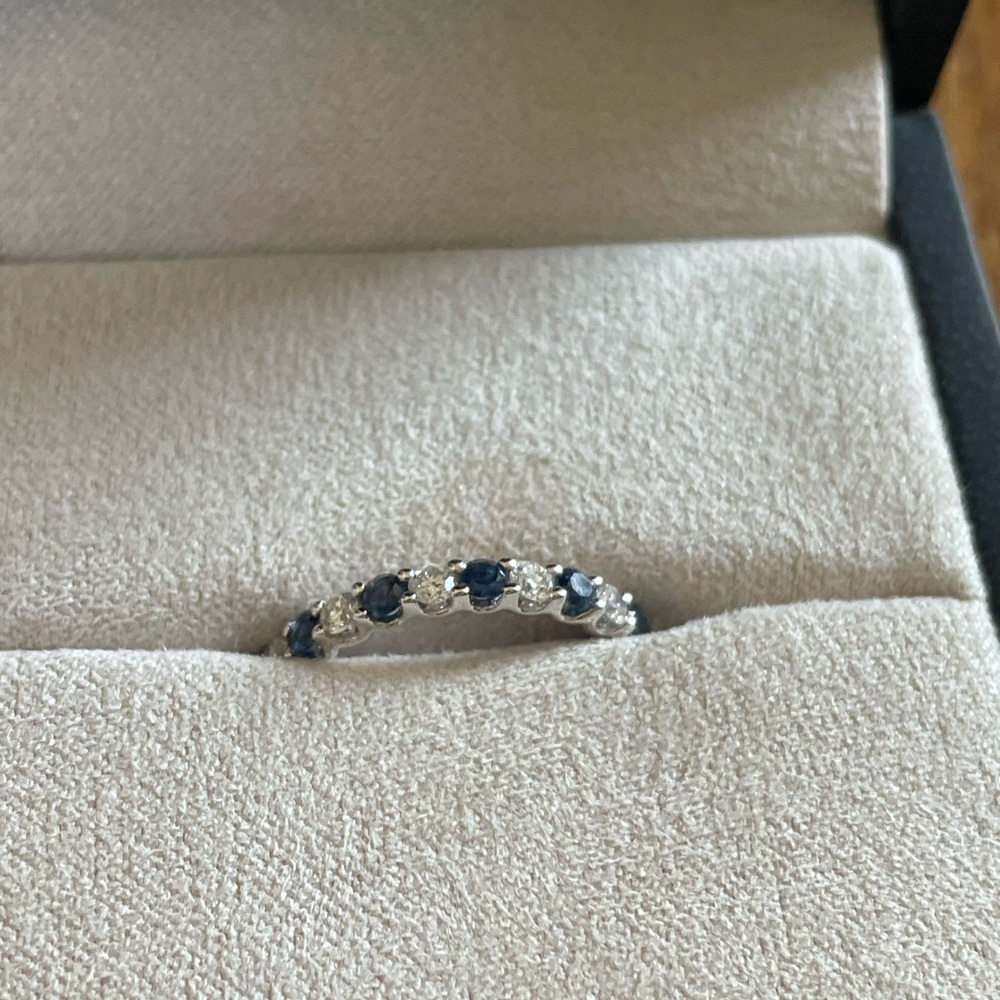 Elegant Blue and Silver Cluster Ring - Picture 4 of 6